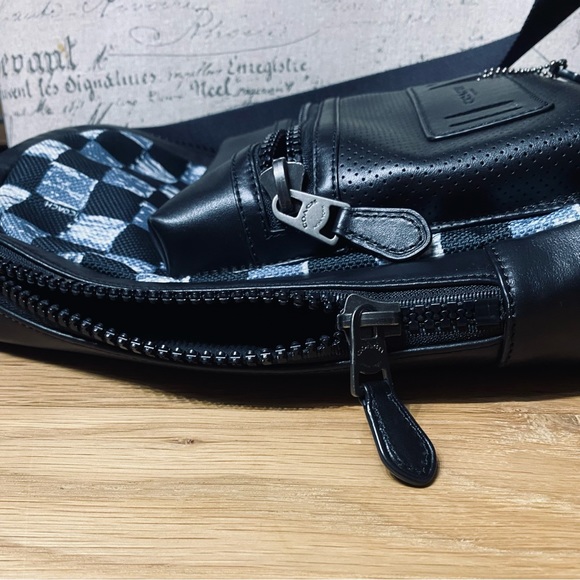 Men’s Coach West Pack - Picture 9 of 11